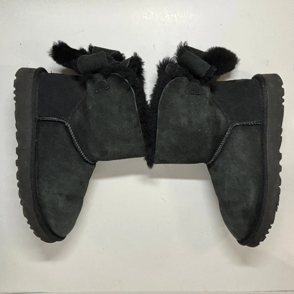UGG Bailey Bow‎ II Boots Women Size 8 Black Sheepskin Suede 1129071 Cabin Core